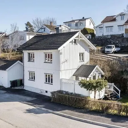 P - Two-bedroom In A Cozy Neighborhood Near The Center *